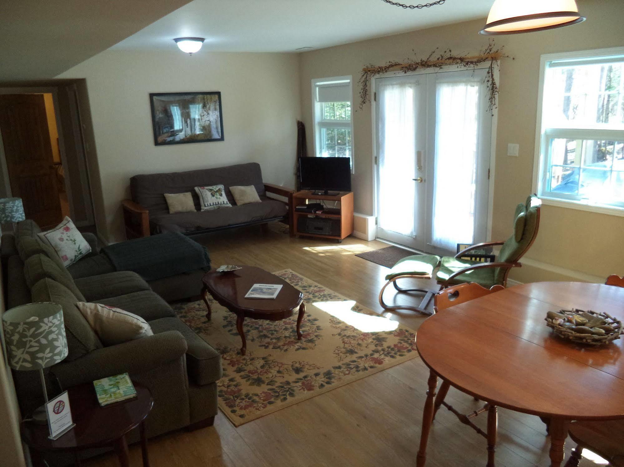 The Treehouse Bed And Breakfast Flesherton Exterior photo