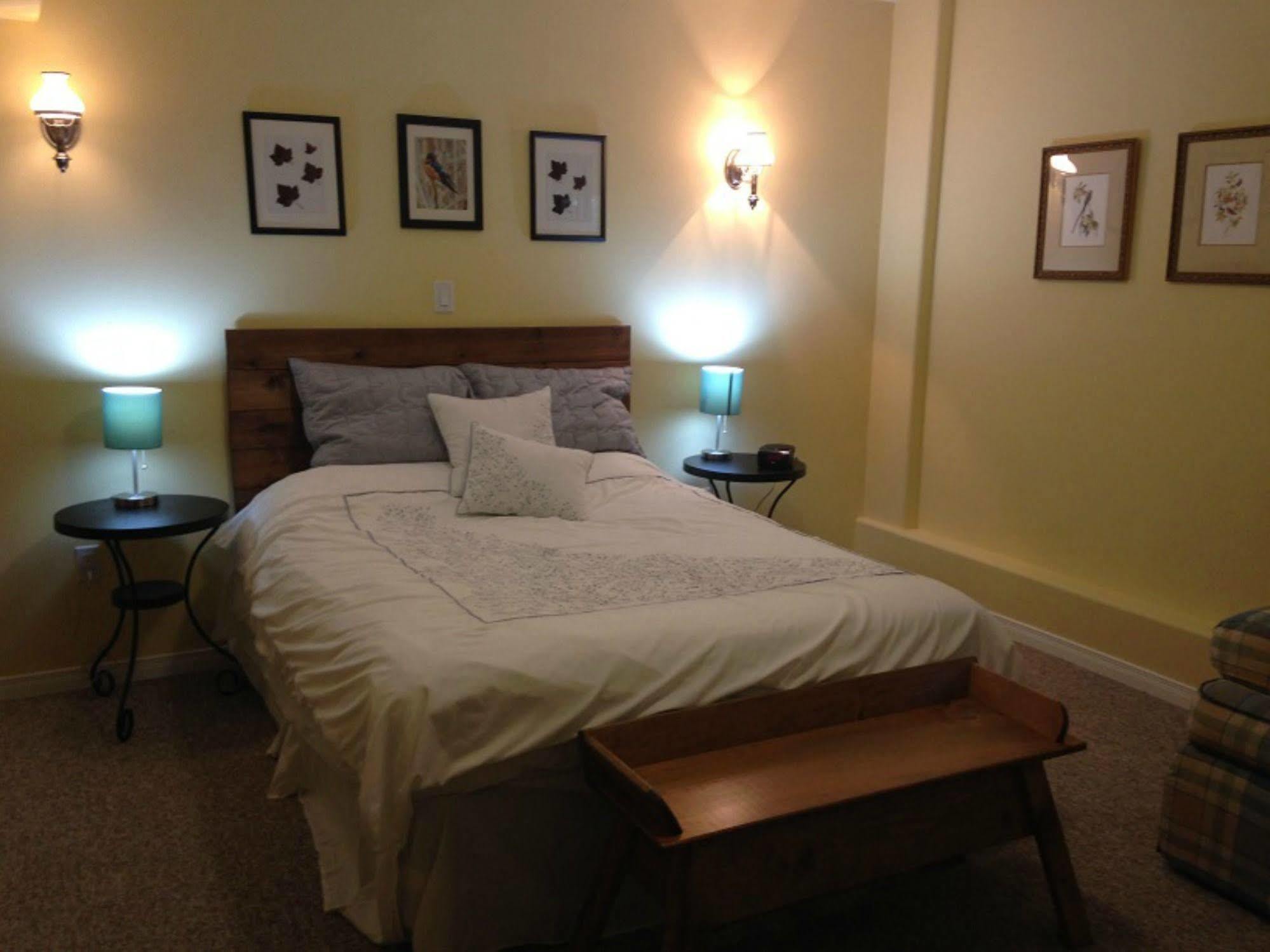 The Treehouse Bed And Breakfast Flesherton Exterior photo