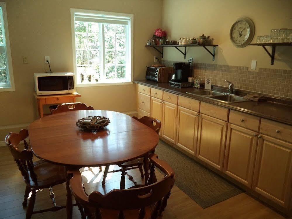 The Treehouse Bed And Breakfast Flesherton Exterior photo